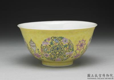 图片[2]-Teacup with incised pattern of flower brocade on yellow ground in falangcai painted enamels, Qing dynasty, Qianlong reign (1736-1795)-China Archive